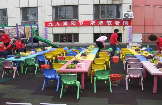 老師們正在為活動作準(zhǔn)備