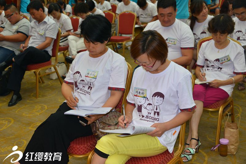 認真聆聽，仔細記錄