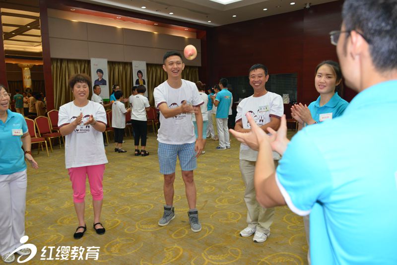 簡單的動作，深厚的情誼