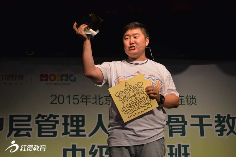 賴飛老師帶領(lǐng)大家體驗(yàn)玩美時光