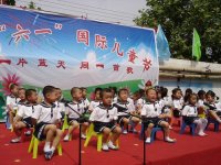 三字經(jīng)好長的，可小小年紀的他們背的可不賴呦??！