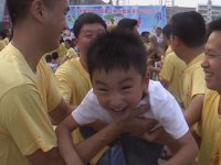 瞧他樂(lè)的！