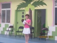 上午9：00家長會正式開始，主持人開始講話