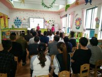 在會議中各班家長都能認(rèn)真學(xué)習(xí)，仔細(xì)聆聽，用自己的行動來支持老師們的工作！發(fā)現(xiàn)問題，共同探討，為了孩子們更好的進(jìn)步與成長......
