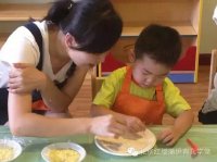 終于可以制作了，看我們的寶貝多么認真啊。
