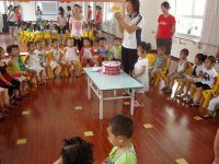 全園的好朋友為我過(guò)生日~~真幸福！