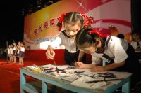 創(chuàng)意繪畫——我園采用國(guó)際知名美術(shù)教育家楊景芝老師獨(dú)創(chuàng)的繪畫方法，使孩子從小像大師一樣自由創(chuàng)作，盡顯孩子的創(chuàng)造性。