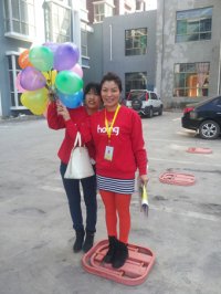園長親自深入社區(qū)宣傳“獻愛心，傳教育”活動