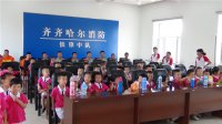 “我是小小消防員”主題活動(dòng)，消防員叔叔和小朋友們共同觀看節(jié)目。