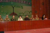 蔡甸區(qū)武警中隊隊長張長江與4名武警戰(zhàn)士、蔡甸區(qū)文化館館長和蔡甸區(qū)政協(xié)常委都出席了本次聯(lián)歡會。